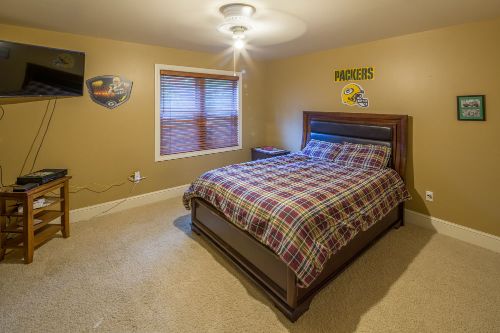 16533 300th St., Mason City